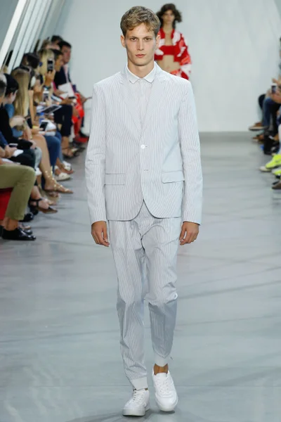 Look 9